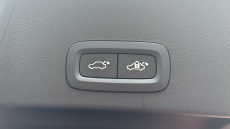 Volvo XC40 2.0 B4P Ultra Dark 5dr Auto Petrol Estate